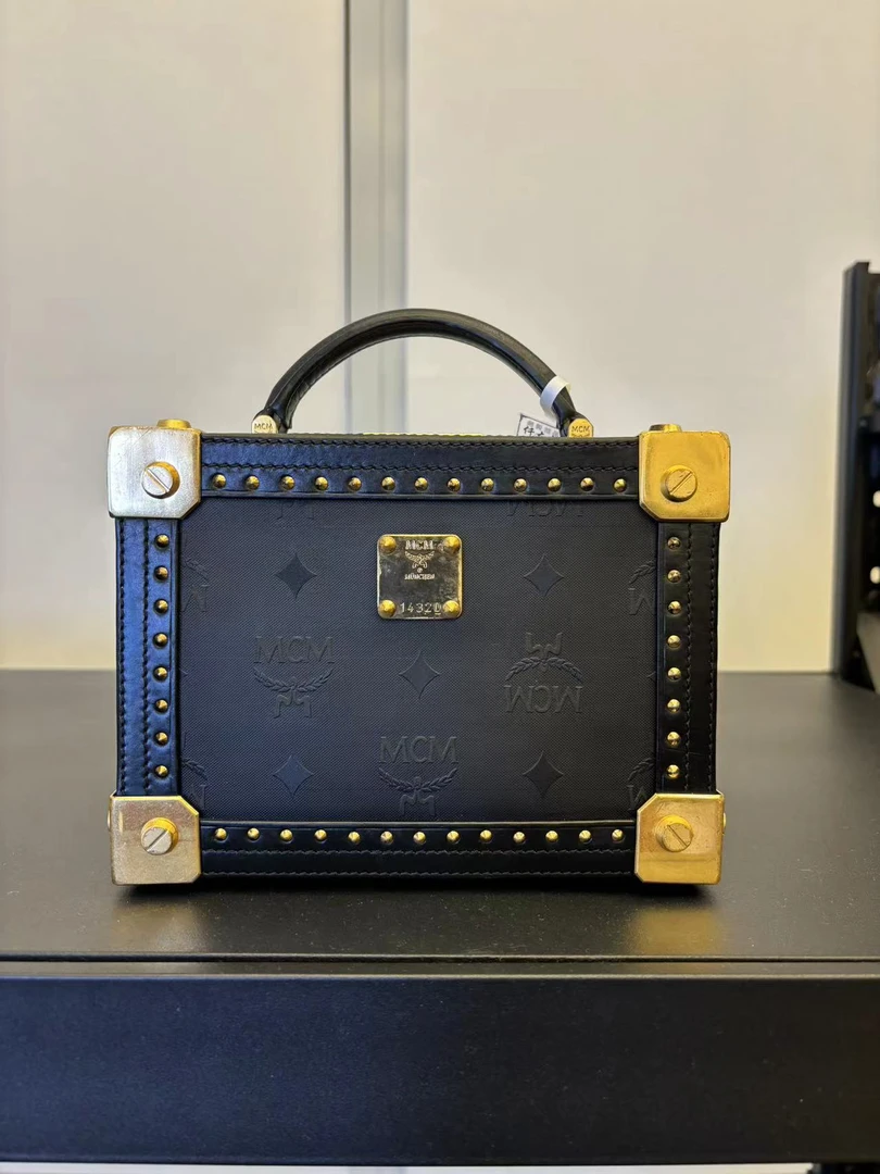 95新 MCM MCM铆钉盒子包