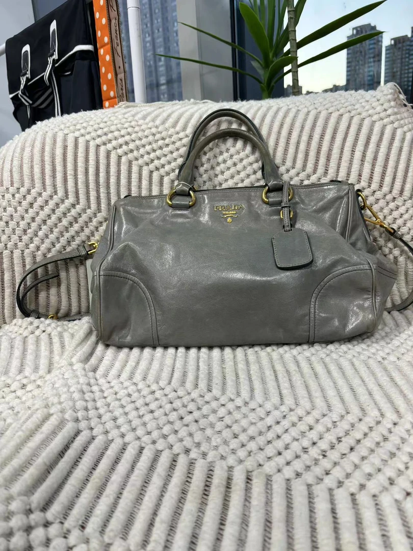 95新 Prada/普拉达 普拉达大象灰手提斜挎包