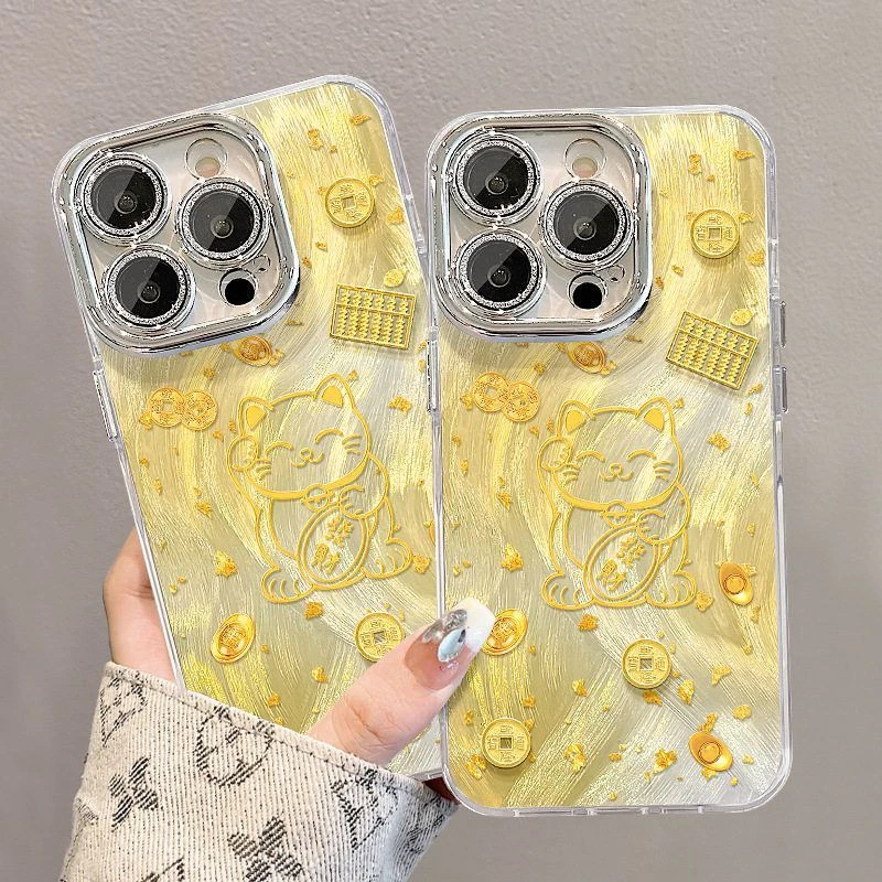 招财猫贴件手链适用苹果16羽纱手机壳15pro新年14防摔13镜头膜7/