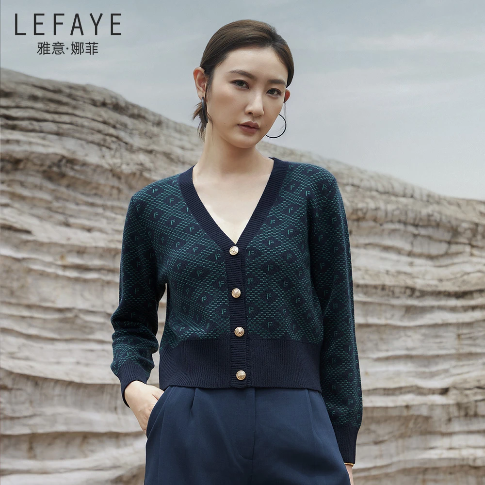 雅意娜菲2024深冬新款羊毛V领针织开衫气质休闲字母高级感上衣女