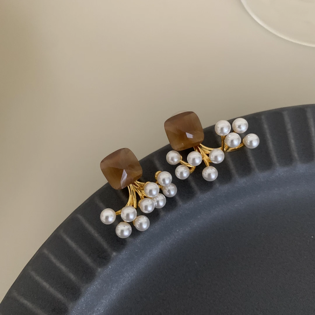 铜合金耳饰 拾来花气质轻奢精致温柔法式复古甜美优雅八爪鱼耳钉