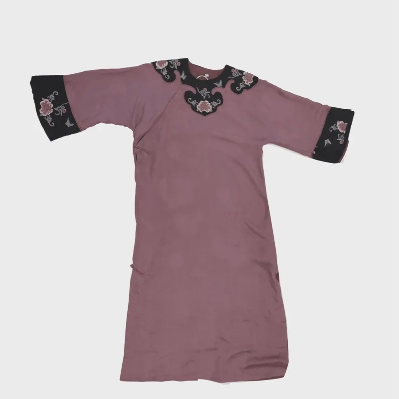 【古蟾宫】景衣国风粉色圆领斜襟时尚百搭手绣常规款连衣裙