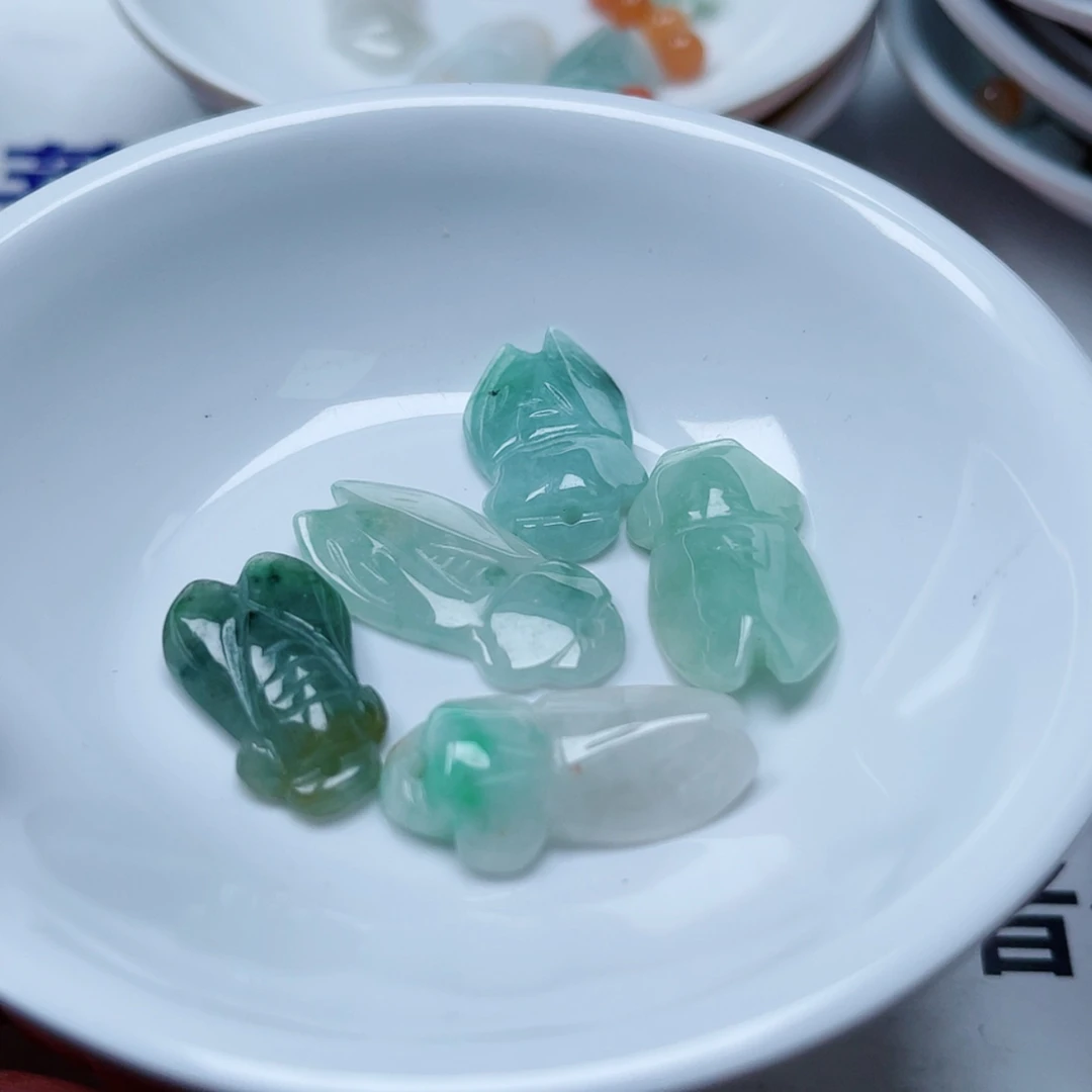 【闪购商品】翡翠小件未镶嵌山*雨
