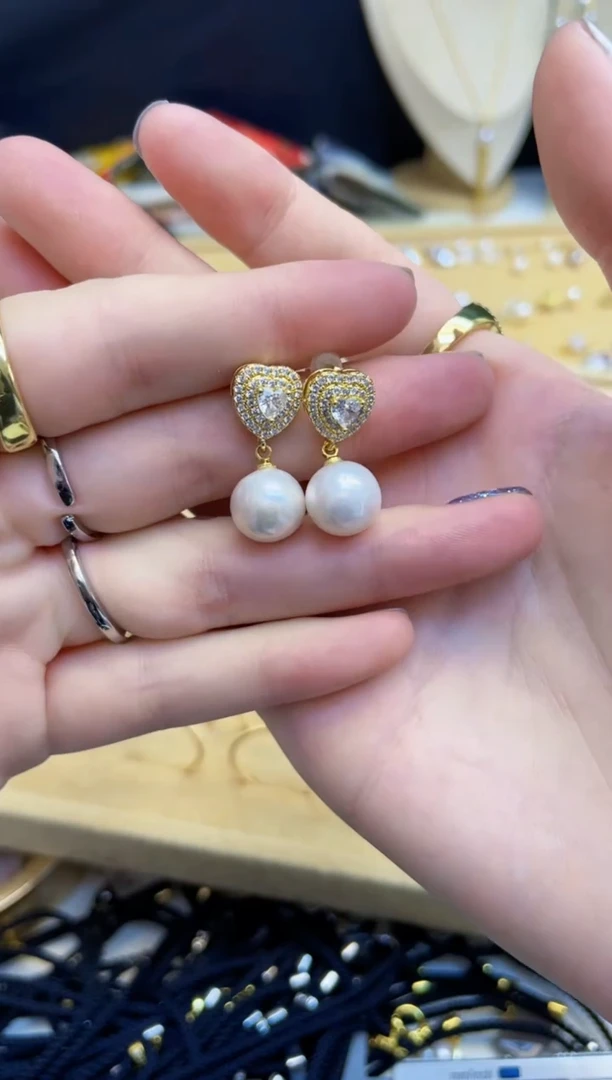 【闪购商品】淡水珍珠爱心未镶嵌耳环