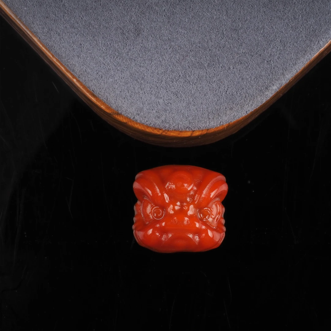 巴西红玛瑙雕刻13.5x12.5mm福兽唐狮！