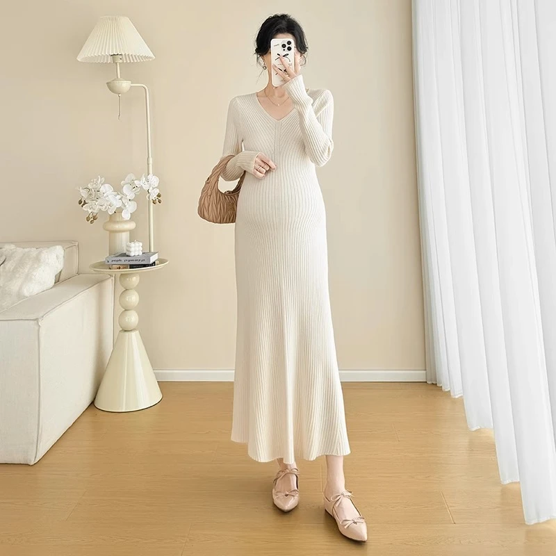 孕妇装v领针织连衣裙女秋冬新款修身显瘦打底内搭包臀长款毛衣裙