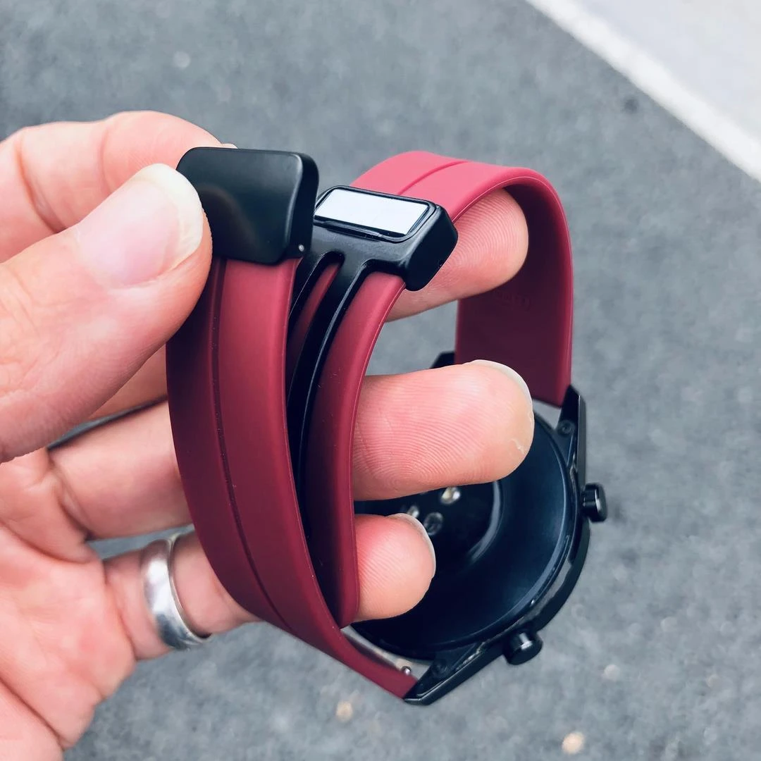 新款折叠扣适用华为GT5/5PRO/GT4/watch表带柔软液态硅胶磁吸扣