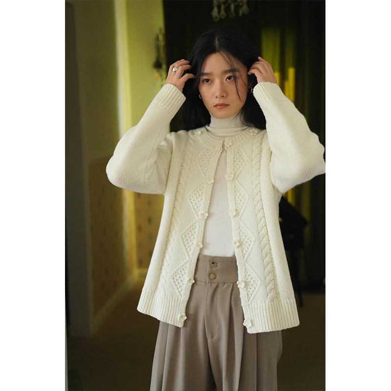 StudioFun 2023春季新款绞花针织工艺/手钩立体小花羊毛针织开衫