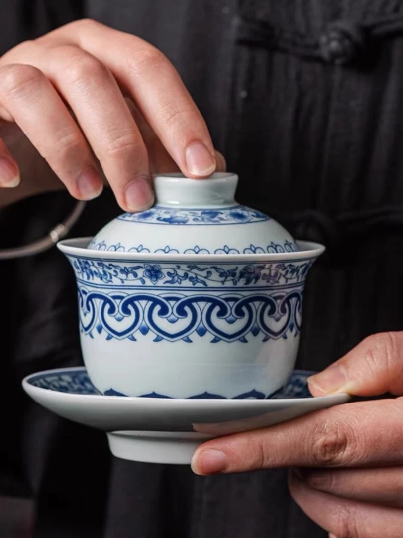 景德镇缠枝莲宝相纹三才盖碗