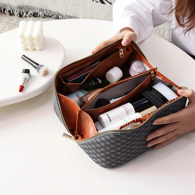 大容量化妆包秋冬便携旅行收纳包网红爆款2023高级感洗漱包ins风