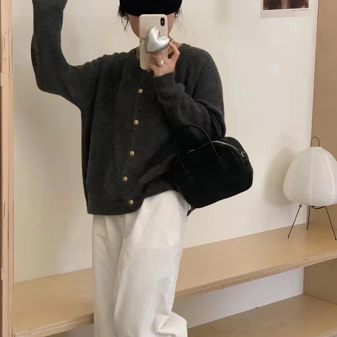 孤品集合韩版基础款金扣圆领纯色针织开衫