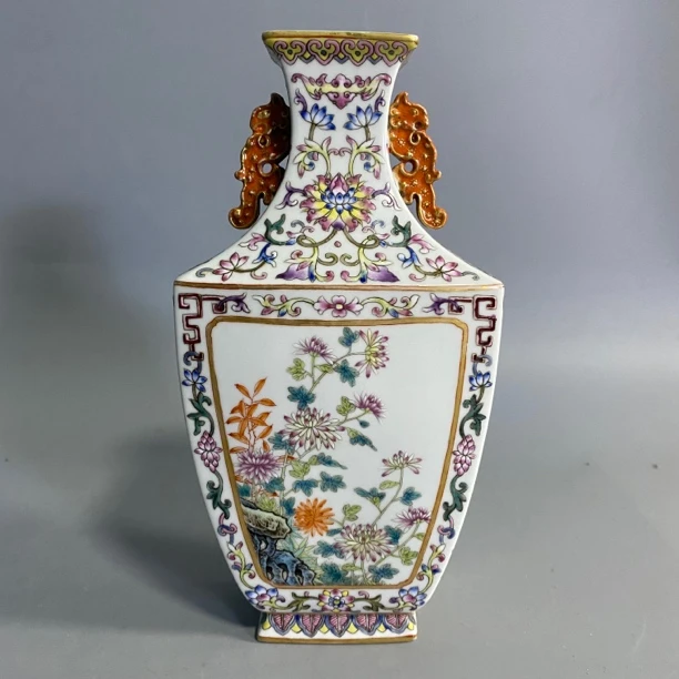 2-776 粉彩缠枝莲开光花卉纹双耳瓶