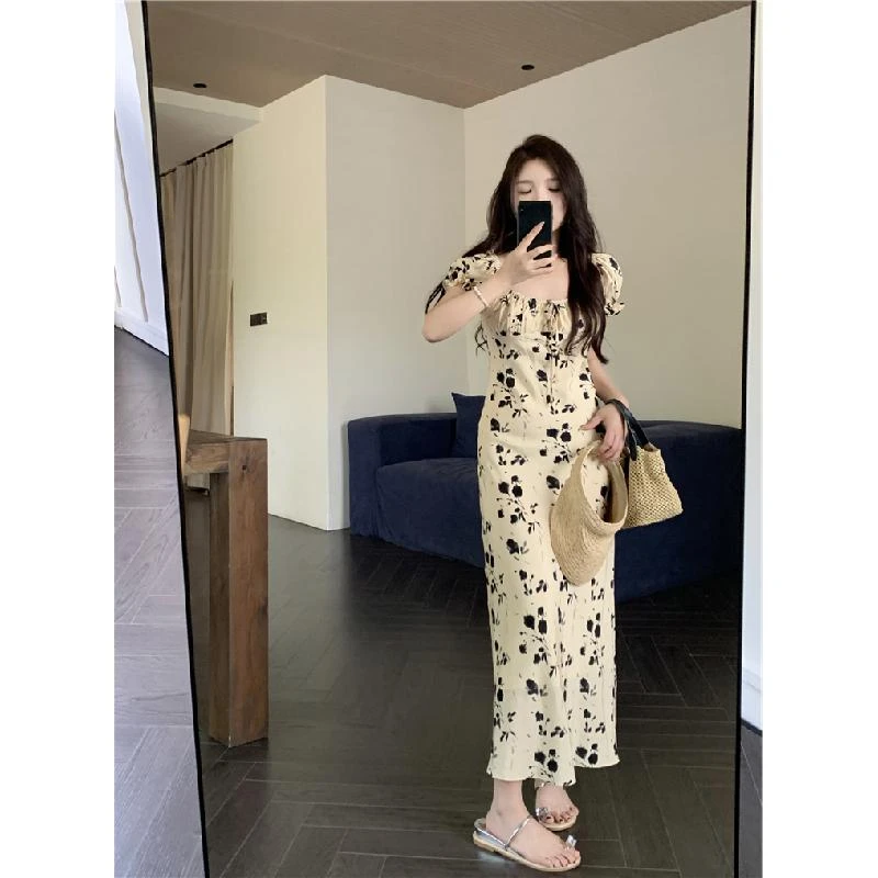 法式复古碎花方领泡泡袖连衣裙女夏季气质高级感温柔风显瘦长裙子
