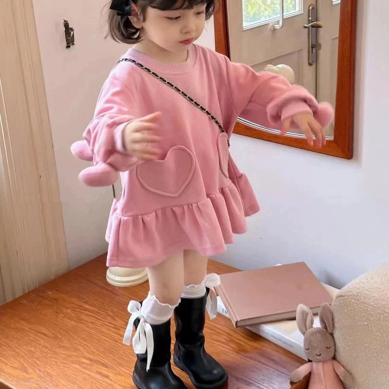 韩版童装女童粉色连衣裙秋装洋气儿童卫衣裙宝宝时髦甜美爱心裙子
