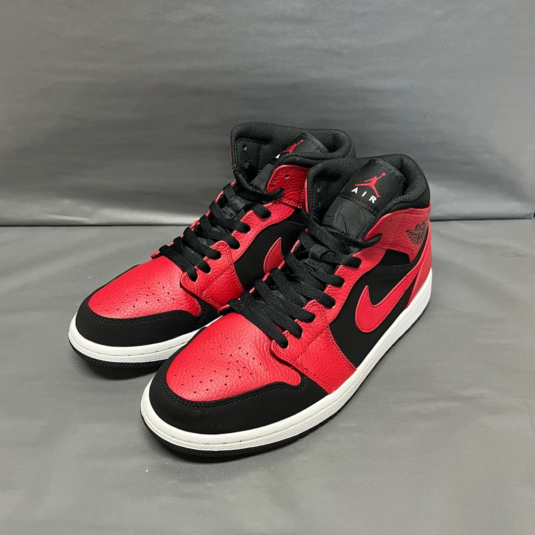 AJ1黑红禁穿mid/ 42.5码/98新/全新发售价969/无原盒/ A1598