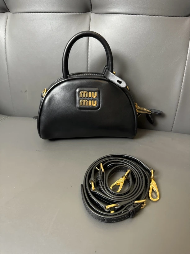 99新 MIU MIU/缪缪 新款缪缪黑金手提斜挎包