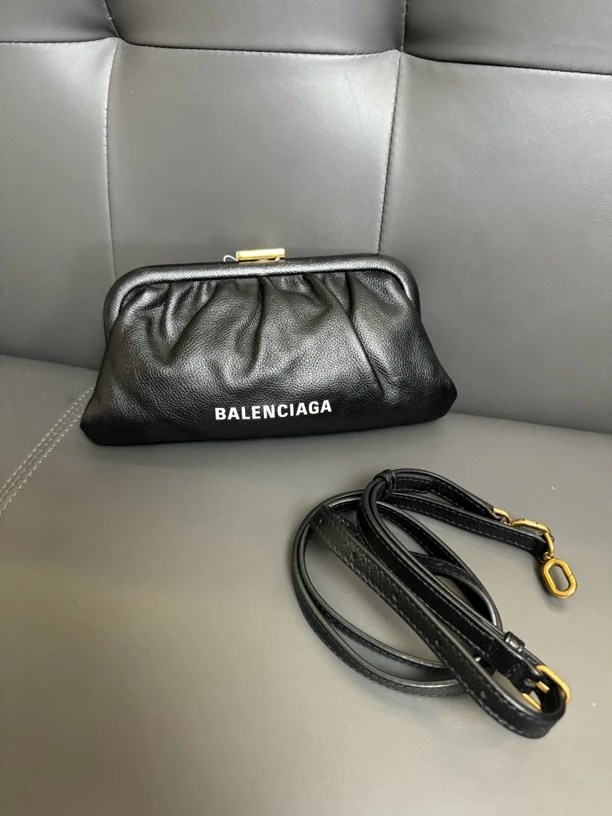 99新 Balenciaga/巴黎世家 时尚百搭女士斜挎包