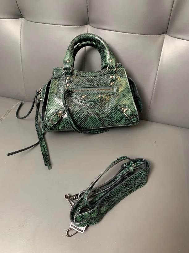 99新 Balenciaga/巴黎世家 时尚绿色机车斜挎包