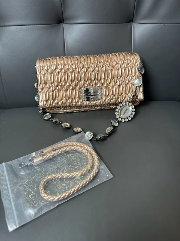 99新 MIU MIU/缪缪 褶皱时尚宝石单肩斜挎包