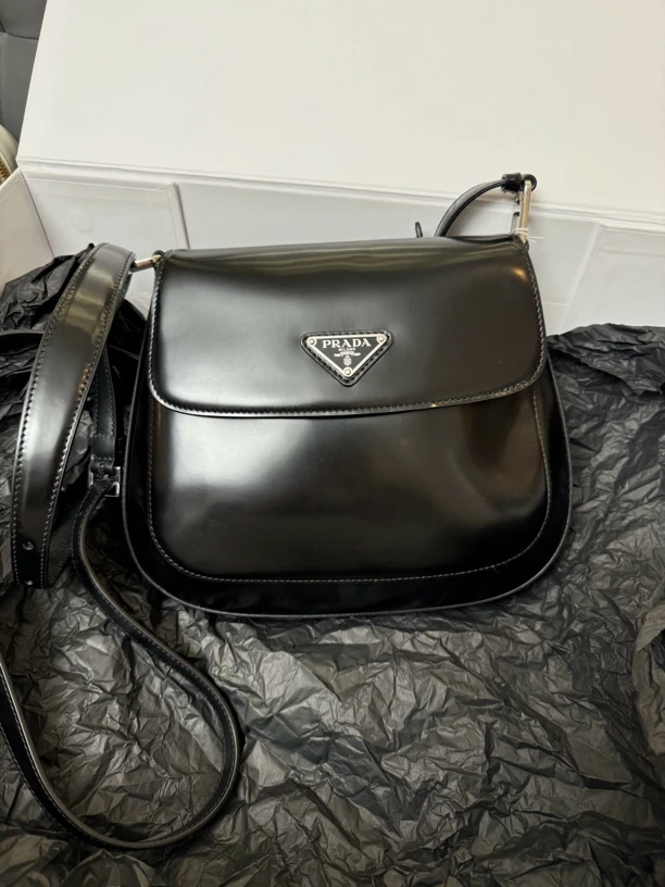 99新 Prada/普拉达 新款普拉达牛皮翻盖单肩斜挎包