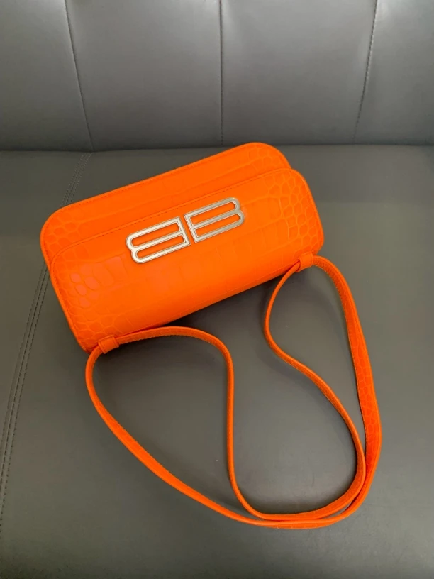 95新 Balenciaga/巴黎世家 压纹时尚百搭单肩斜挎包