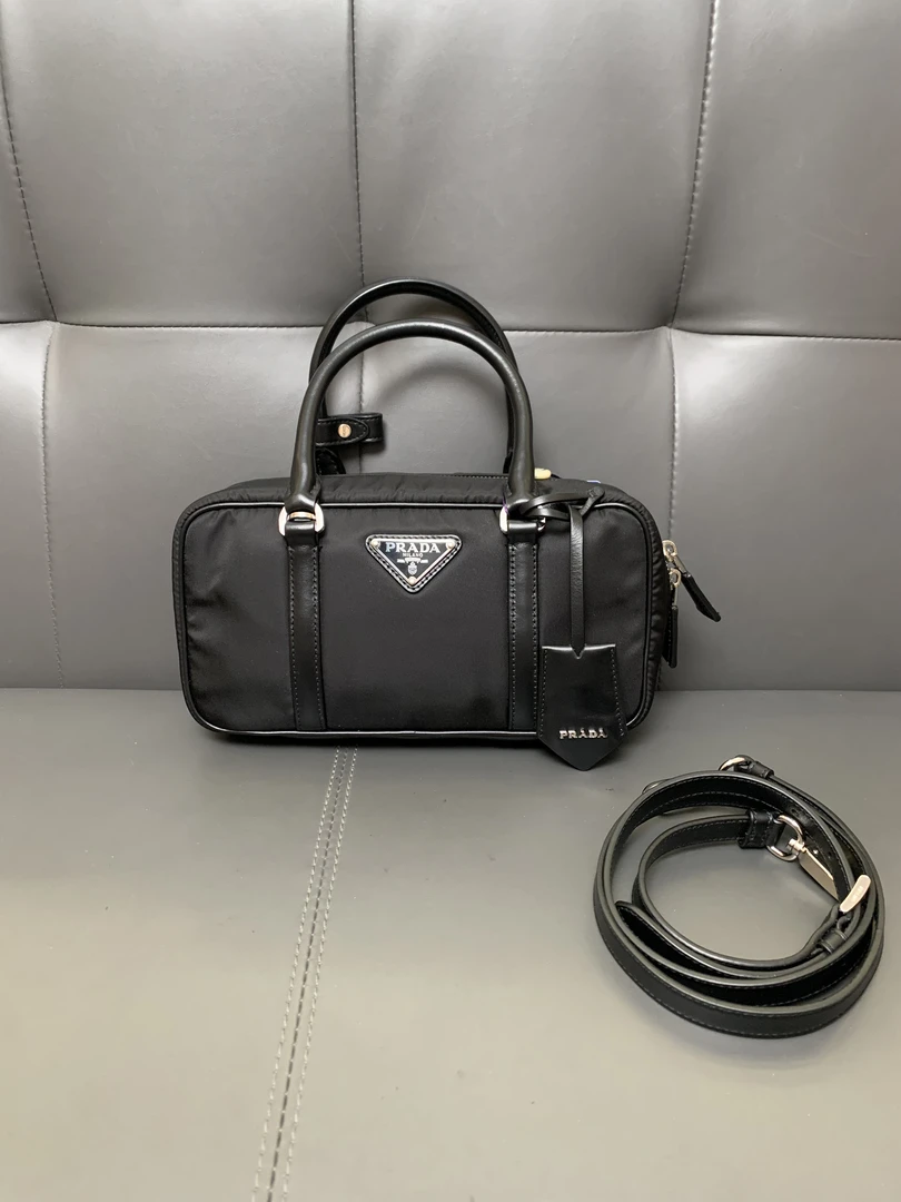 99新 Prada/普拉达 普拉达新款手提斜挎包