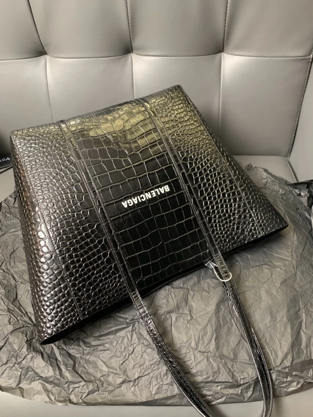99新 Balenciaga/巴黎世家 时尚压纹女士托特包