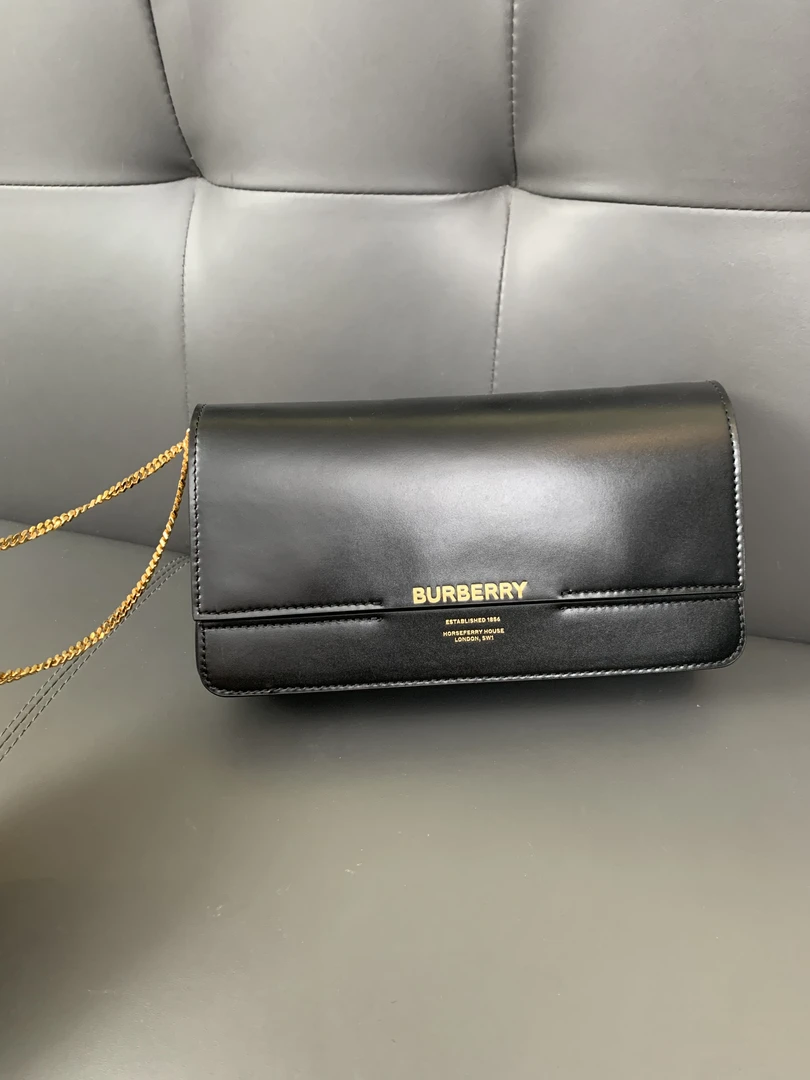 95新 BURBERRY/博柏利 时尚百搭黑色手拿包