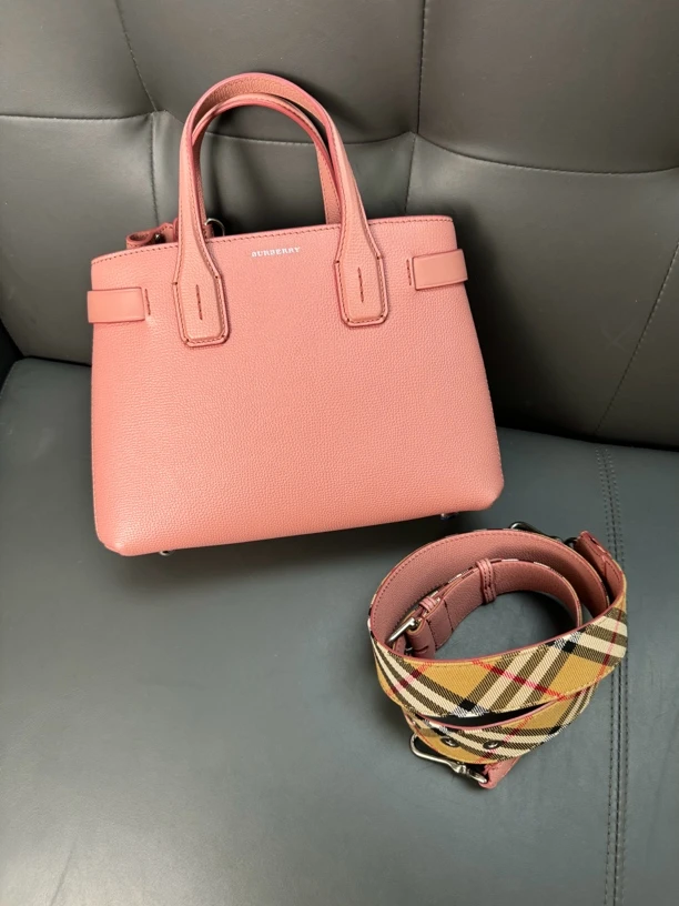 99新 BURBERRY/博柏利 粉色时尚女士手提斜挎包