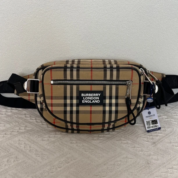 95新 BURBERRY/博柏利 3656/经典条格纹帆布胸包
