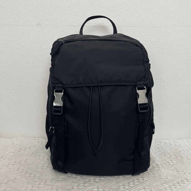 95新 Prada/普拉达 2731/时尚休闲黑色尼龙双肩包