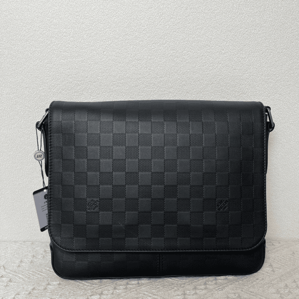 99新 LouisVuitton/路易威登 3379/3132黑色全皮压纹邮差包