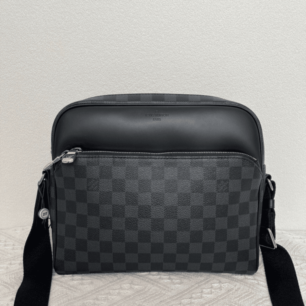 99新 LouisVuitton/路易威登 3402/芯片款黑棋盘格斜挎包
