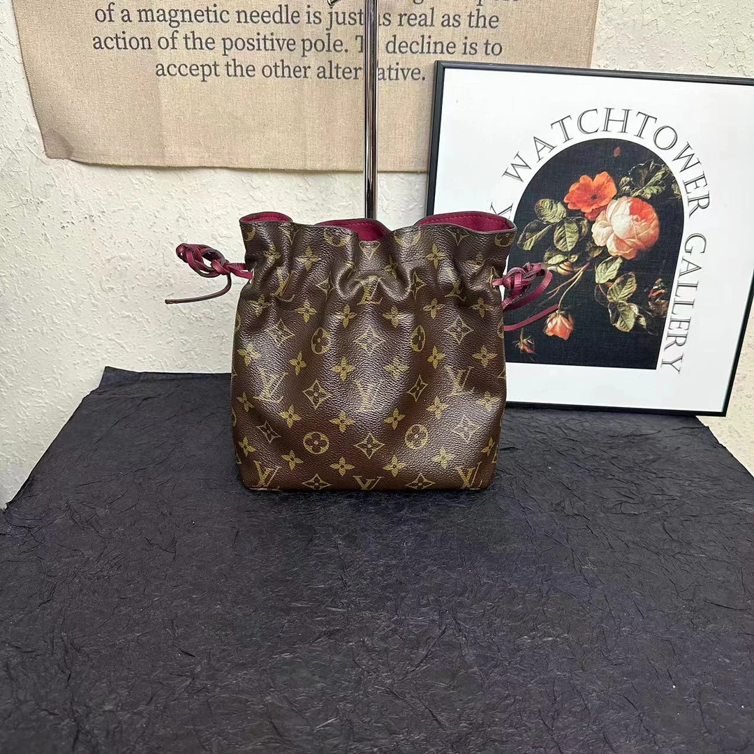 95新 LouisVuitton/路易威登 lv老花抽绳水桶/老花抽绳福袋手拿包