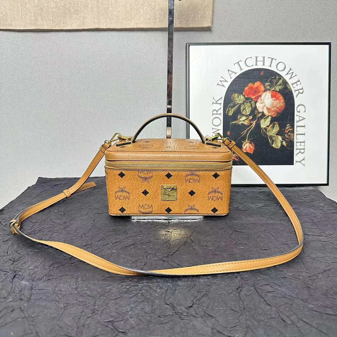 95新 MCM 古登中古/mcm干邑色斜挎包/单肩包/盒子包/化妆包