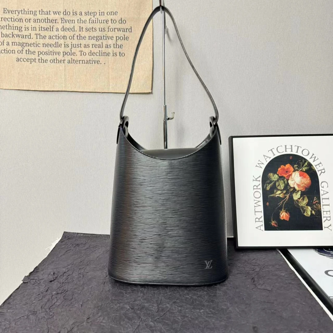 95新 LouisVuitton/路易威登 lv水波纹水桶包/单肩包/黑色手提包