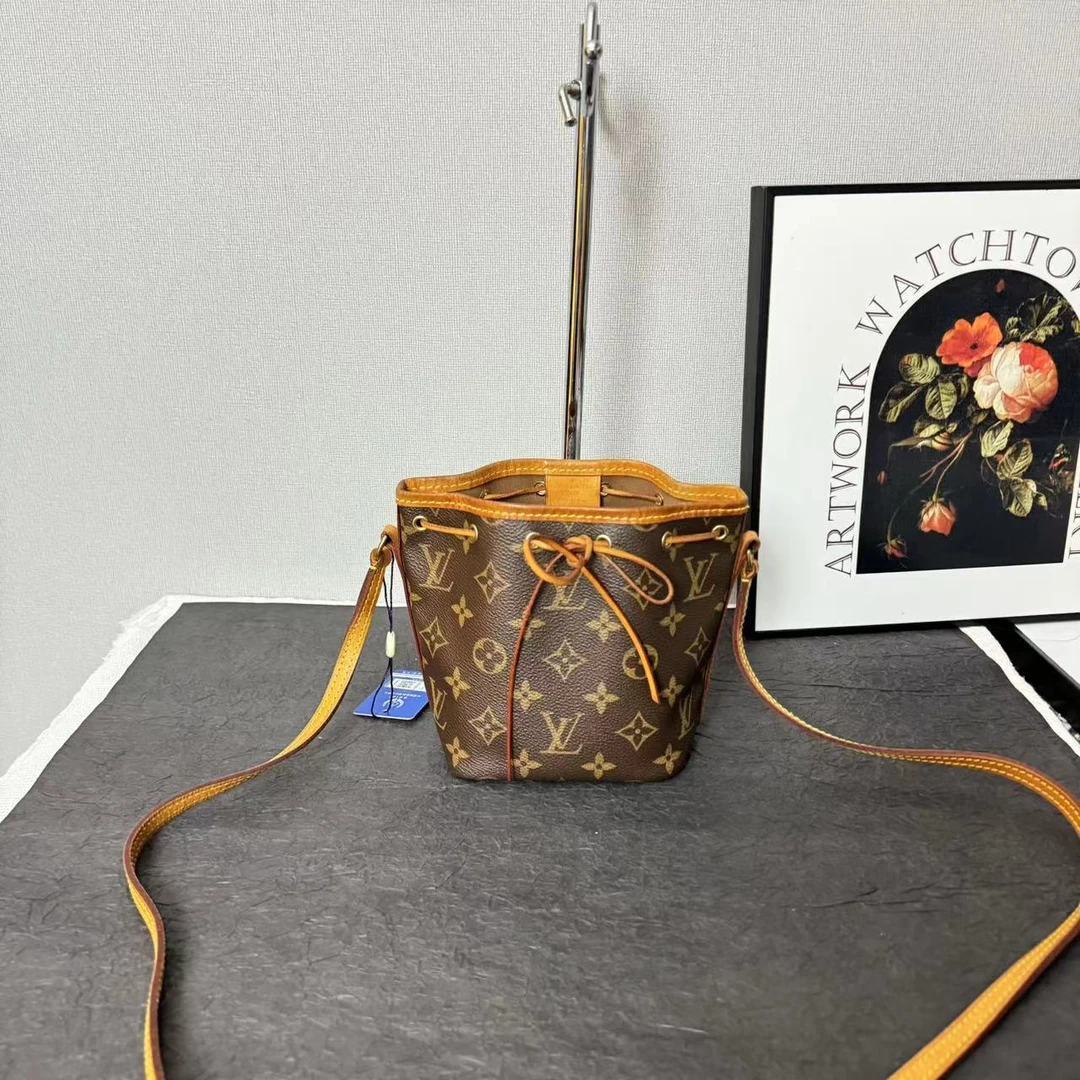95新 LouisVuitton/路易威登 lv老花抽绳斜挎包/Noe nano水桶包