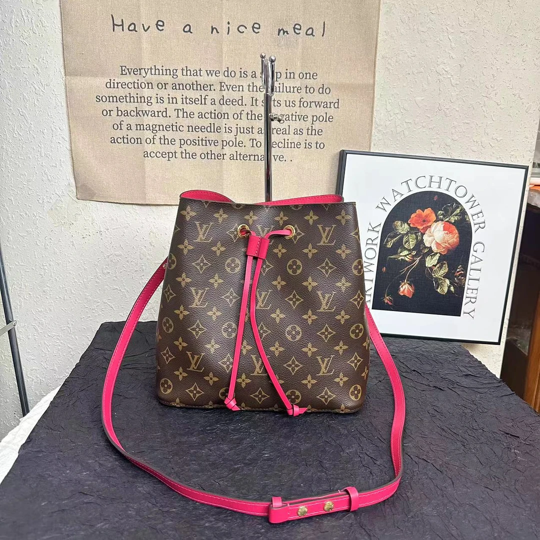 95新 LouisVuitton/路易威登 lv抽绳红内水桶包/单肩包/斜挎包