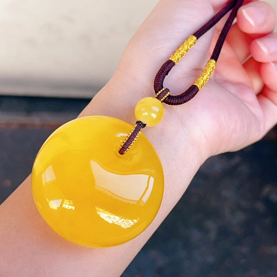 满蜜鸡油黄蜜蜡公主扣吊坠，34.2克，尺寸50.2*22.8mm