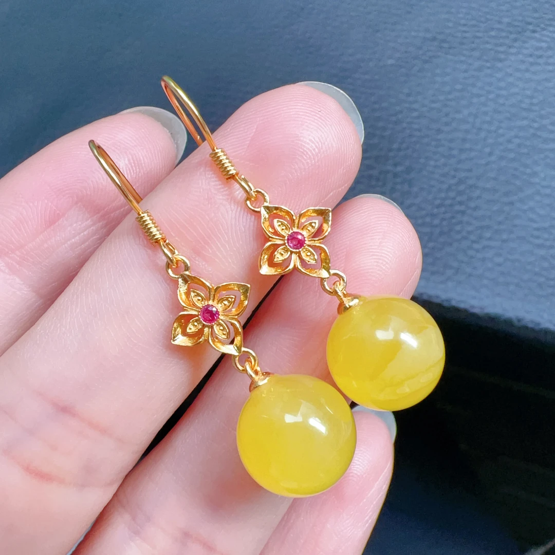 925银镶嵌蜜蜡圆珠耳环耳坠，珠径11mm➕，款式精致，佩戴时尚优雅！