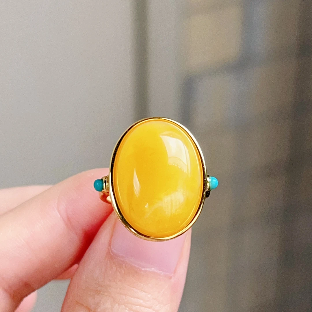 S925银镶嵌蜜蜡戒指，简单大气款，活口可调节