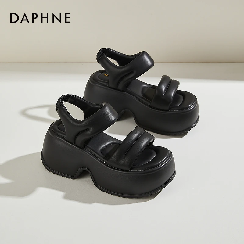 达芙妮厚底松糕鞋罗马凉鞋女外穿2025夏季新款黑色百搭增高沙滩鞋