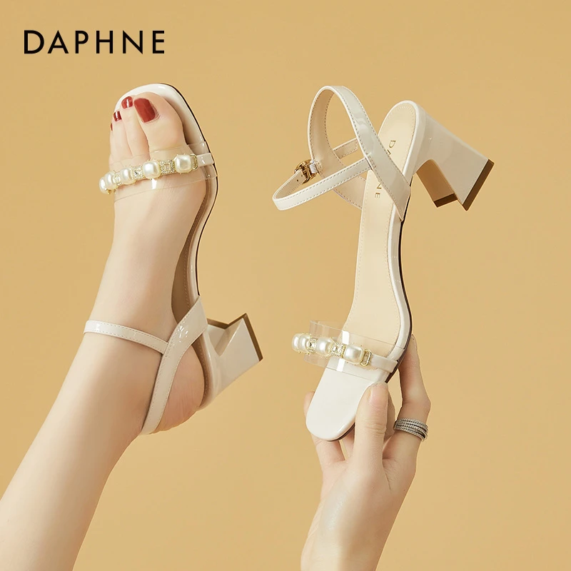 达芙妮透明女凉鞋2025夏季新款一字扣带简约网红仙女风粗跟高跟鞋