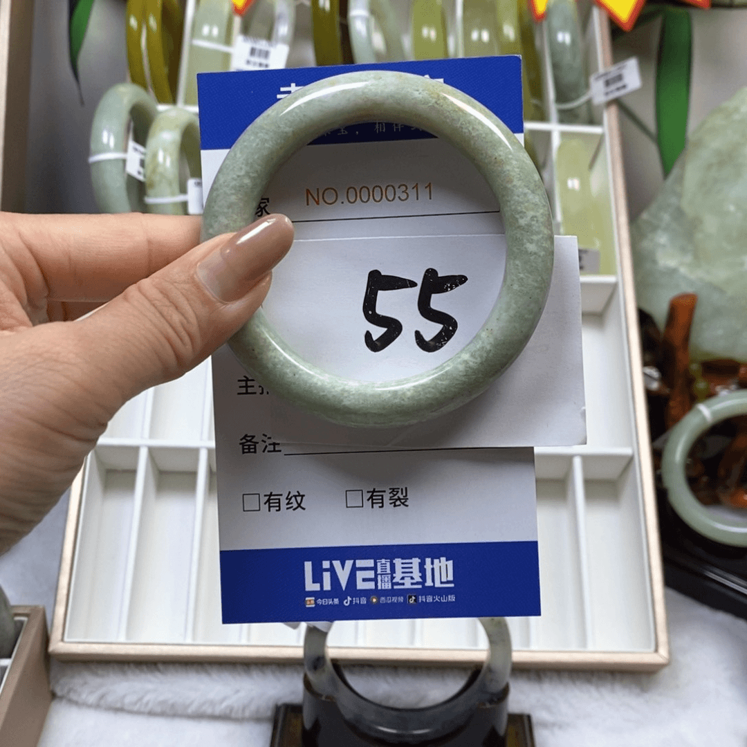 蛇纹石玉手镯未镶嵌