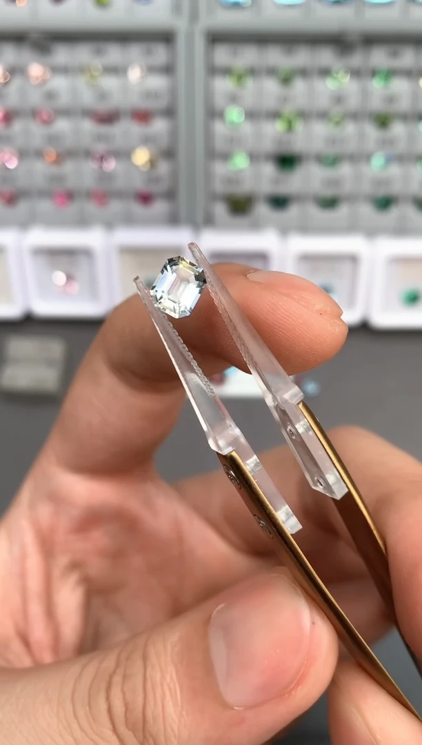 【闪购商品】定制蓝宝石裸石未镶嵌1.37ct