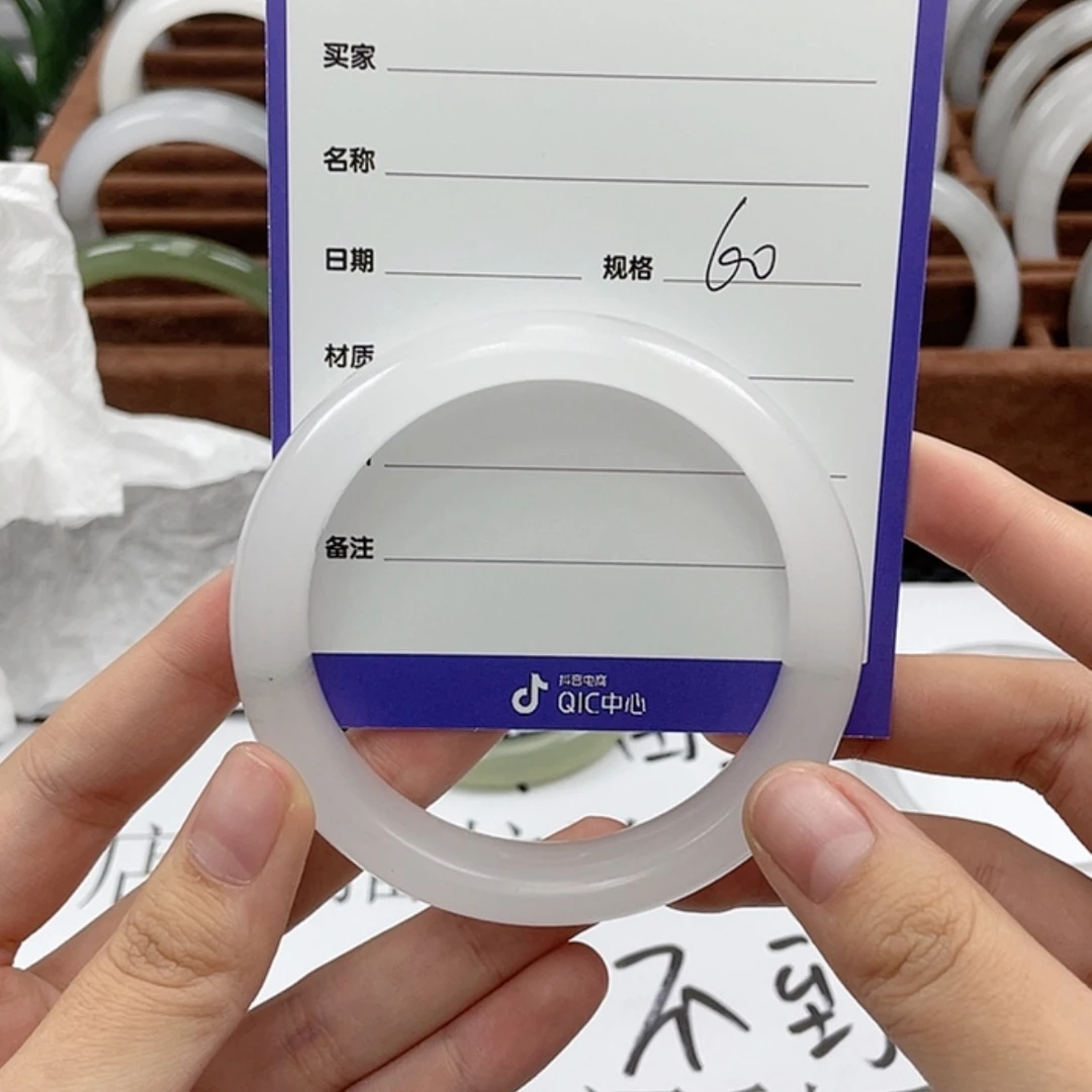 【闪购商品】石英质玉手镯未镶嵌1