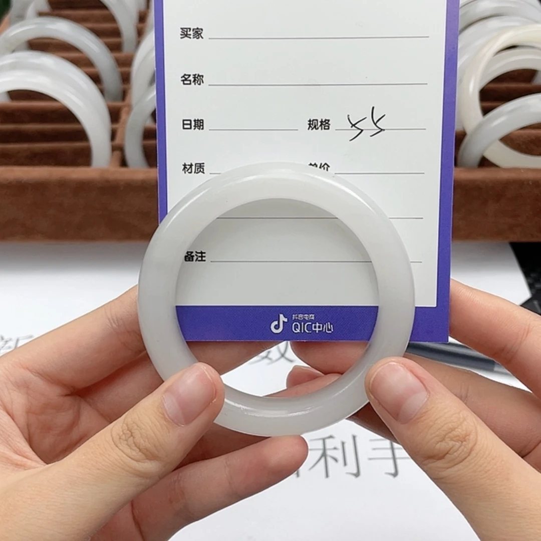 【闪购商品】石英质玉手镯未镶嵌1