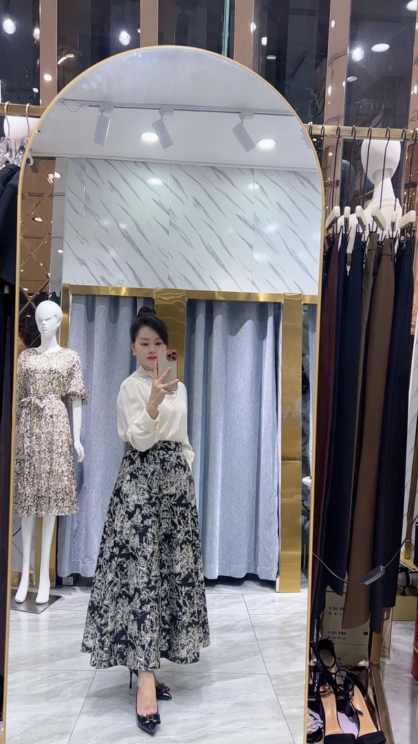 刺秀时尚大摆半身裙