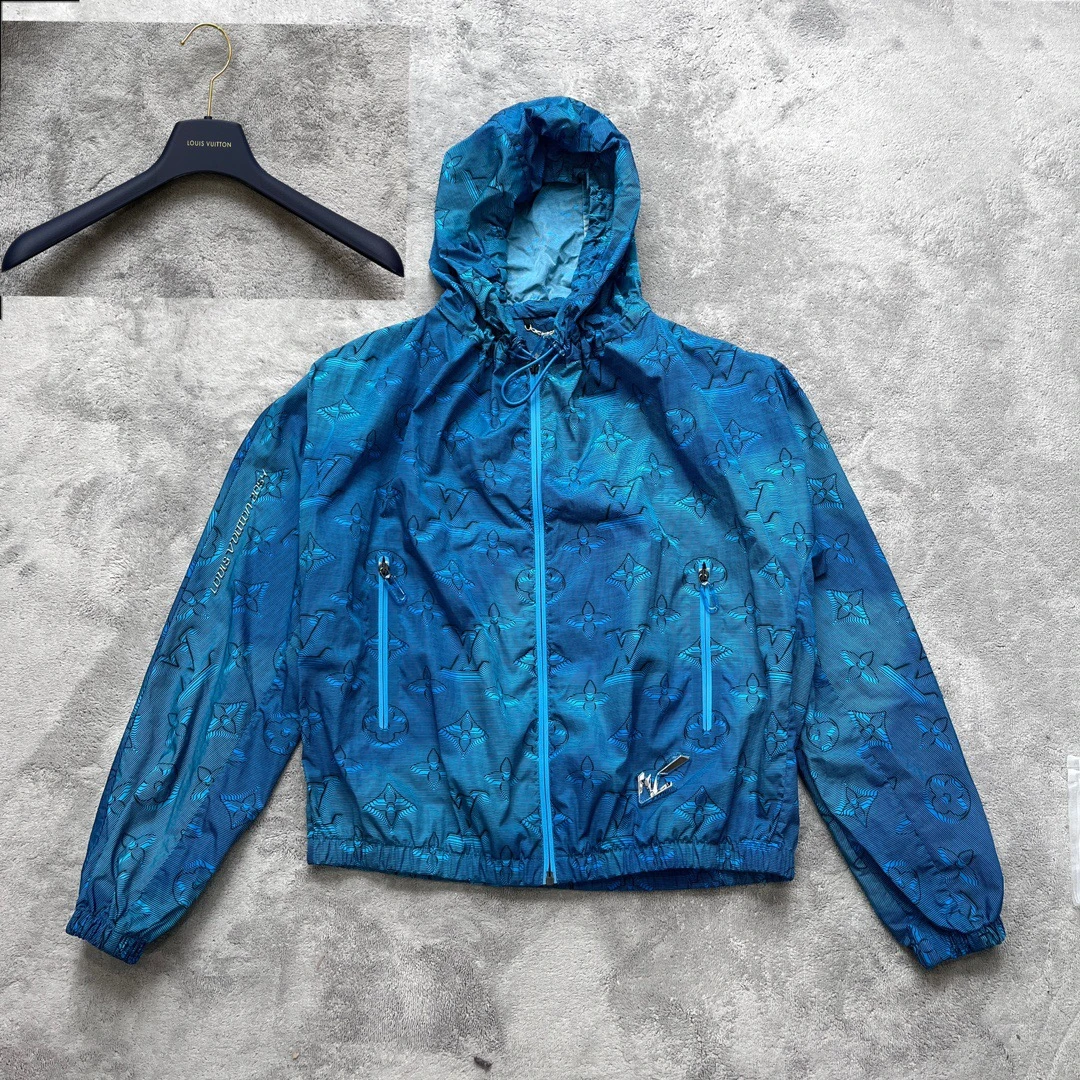 全新未使用 LouisVuitton/路易威登 2054热感应夹克 56码 D13203