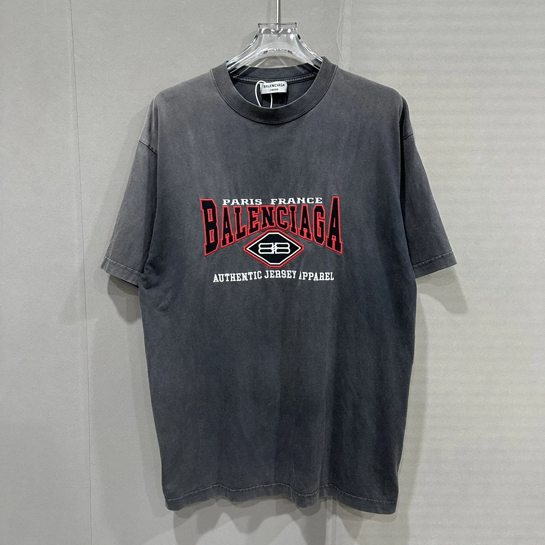 全新未使用  Balenciaga 巴黎世家蝙蝠侠做旧短袖S码 D11475